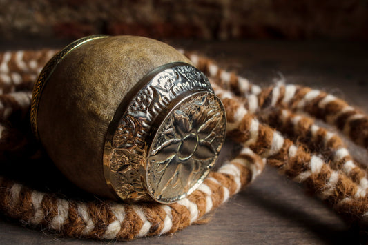 Torpedo criollo de cuero, bronce y alpaca con Bombilla