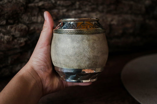 Torpedo criollo de cuero, bronce y alpaca con Bombilla