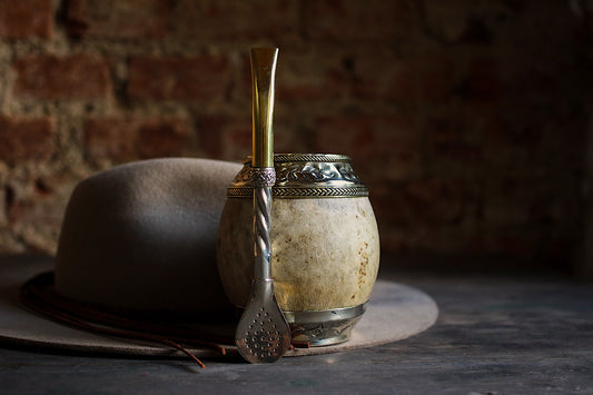 Torpedo criollo de cuero, bronce y alpaca con Bombilla