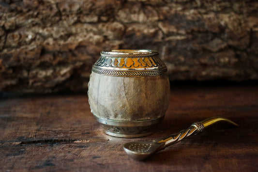 Torpedo criollo de cuero, bronce y alpaca con Bombilla