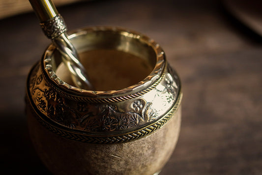 Torpedo criollo de cuero, bronce y alpaca con Bombilla