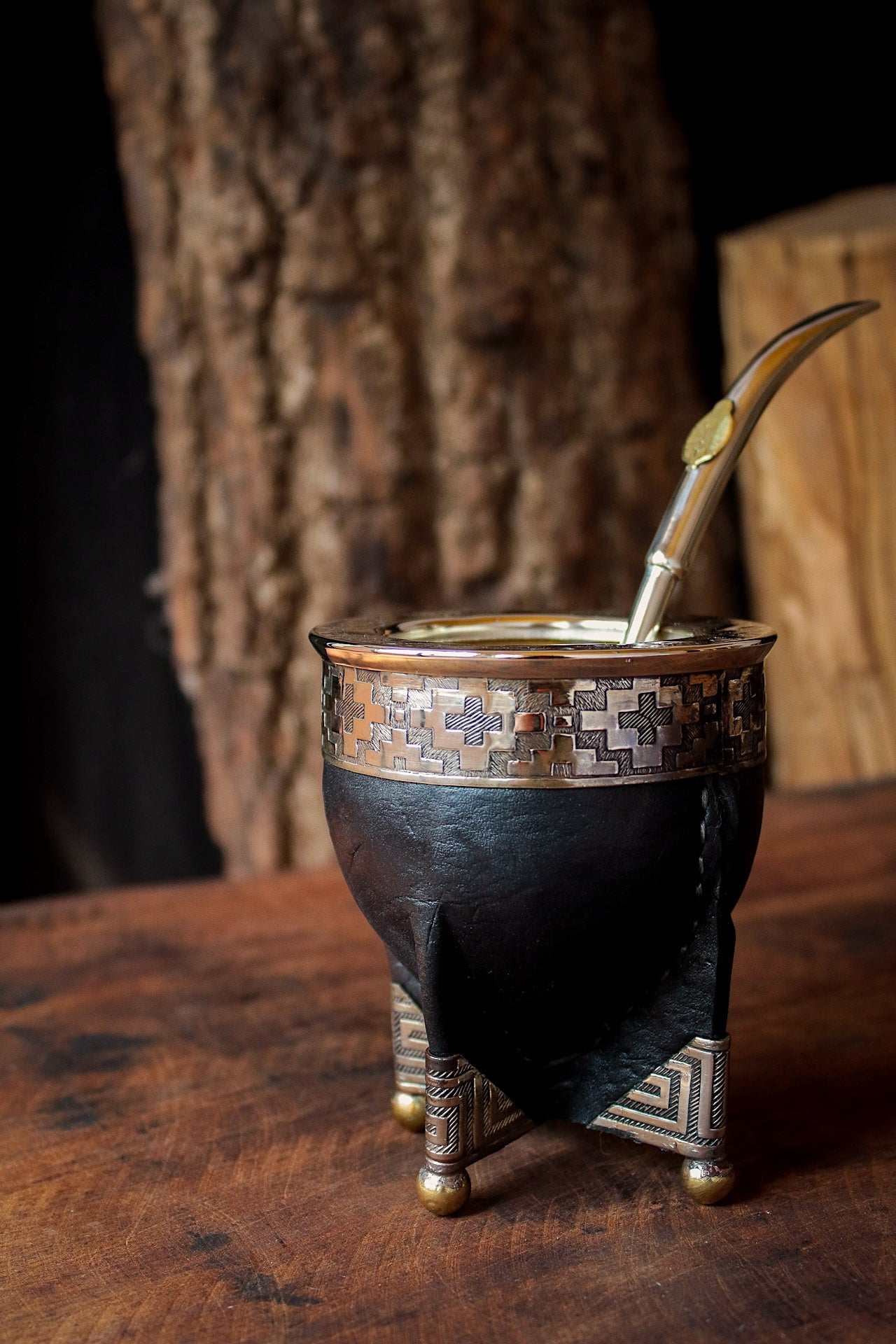 Mate de Cuero, Bronce y Alpaca con Bombillón