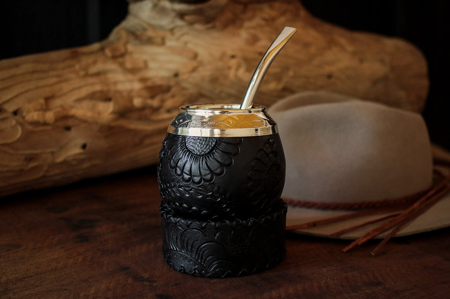 Mate criollo forrado en Cuero Natural y Bombilla