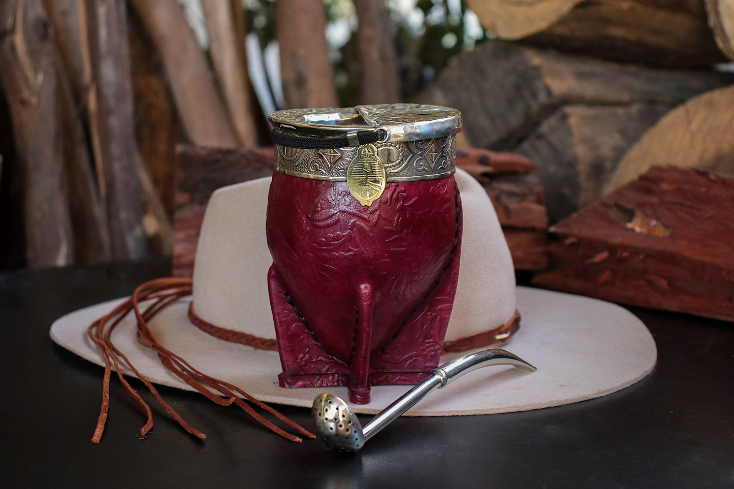 Imperial Cuero y Alpaca con Escudo de Bronce y Matepa