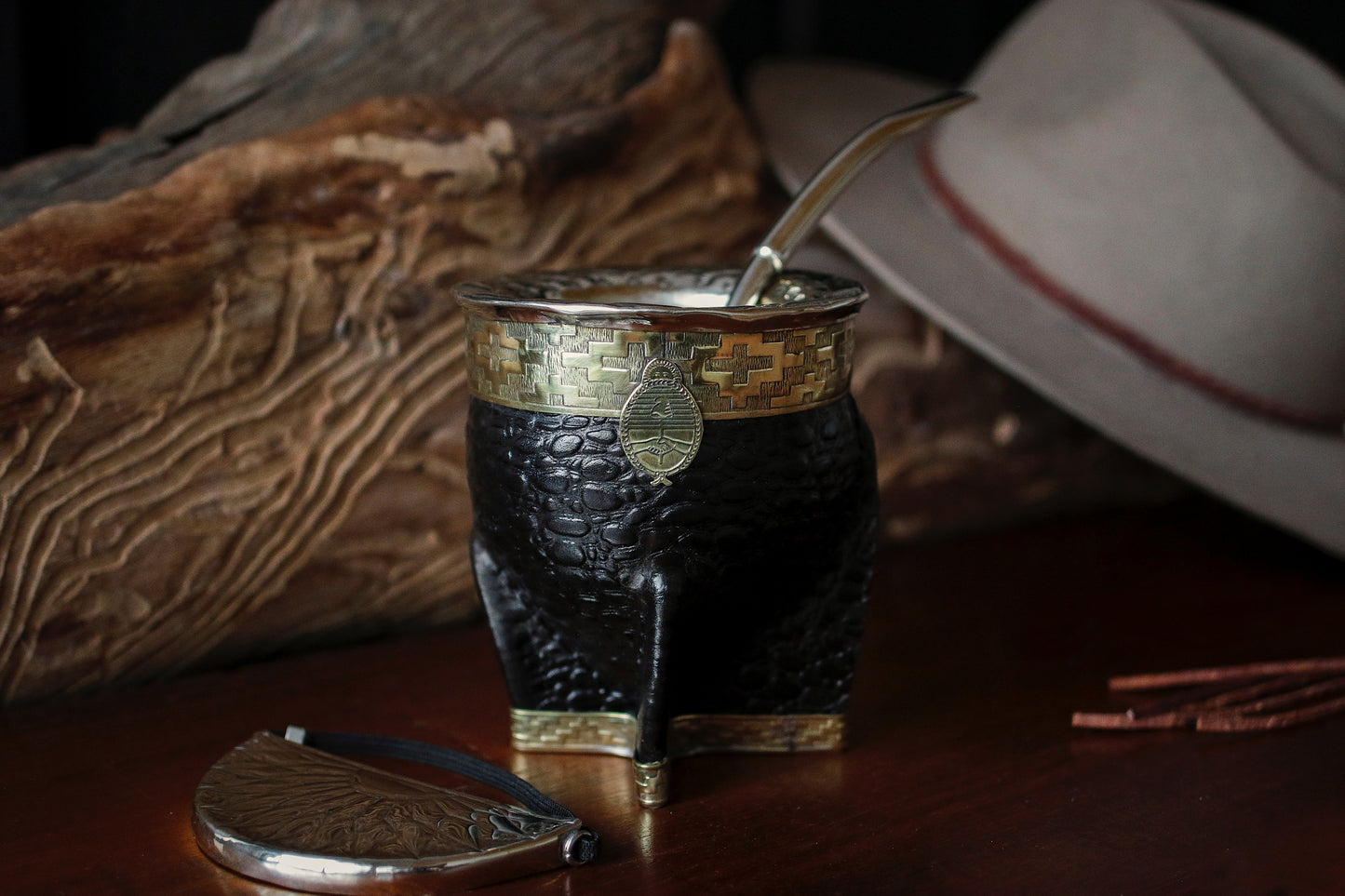 Imperial Cuero y Bronce con Escudo, Matepa y Bombilla