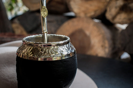 Imperial Cuero y Base de Alpaca con Bombilla Escudo