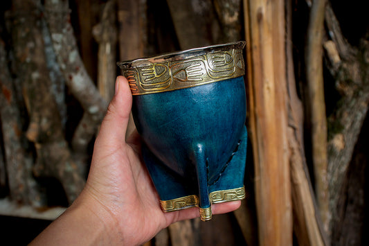 Imperial Cuero cincelado en Bronce con Bombilla