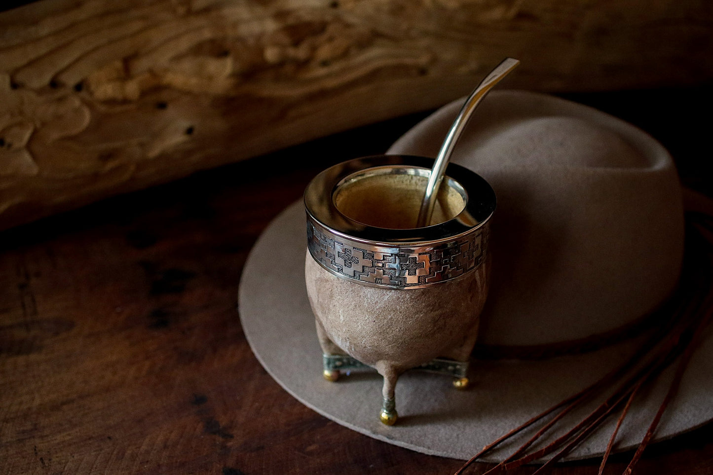 Mate de Cuero con Base de Alpaca y Bronce con Bombilla