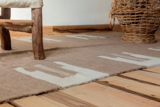 Alfombra "Huancar" Llama Hecha en Telar