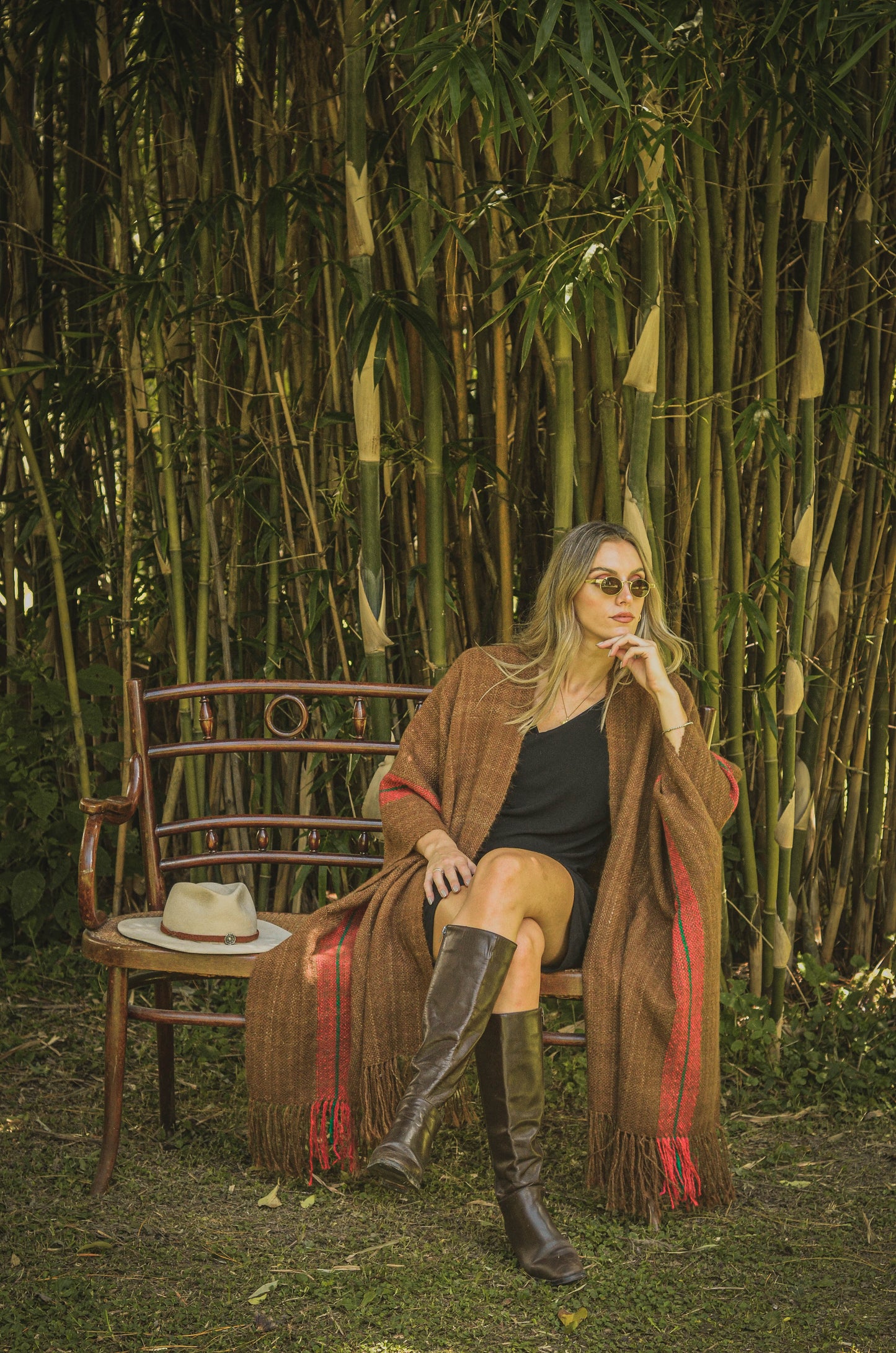 Ruana "Tilcara" Hilos Llama Baby en Telar