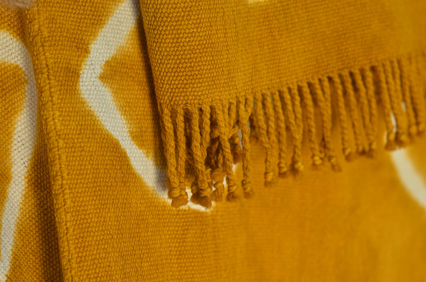 Poncho "Mendizaball" Telar Criollo