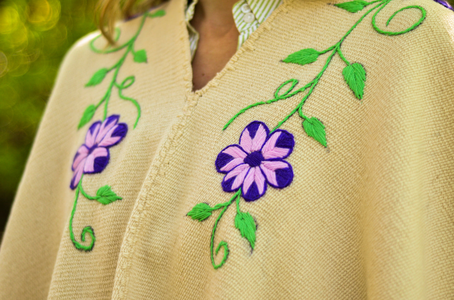 Embroidered Poncho "Concepción" Creole Loom