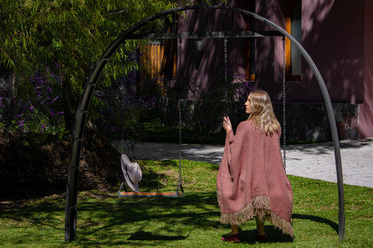 Ruana "Maipú" Hilos Llama Baby en Telar