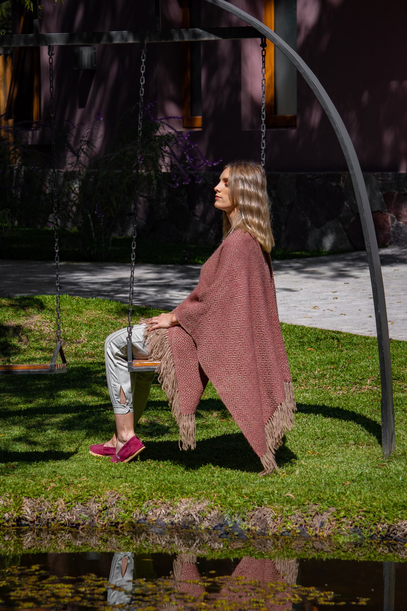 Ruana "Maipú" Hilos Llama Baby en Telar