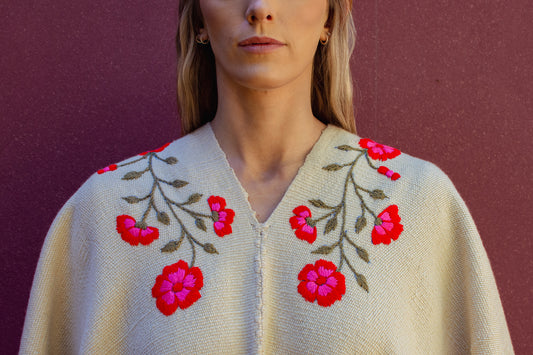 Poncho Bordado "Paysandú" Obra en Telar Criollo