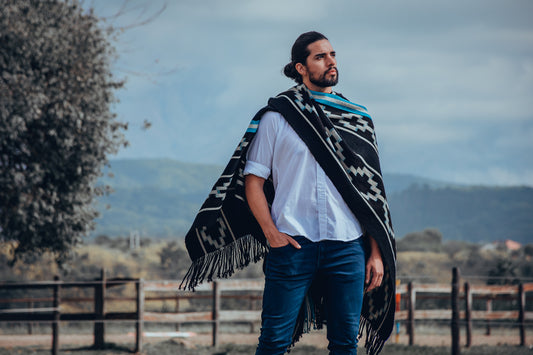 Poncho "Saenz Peña" Obra en Telar Criollo