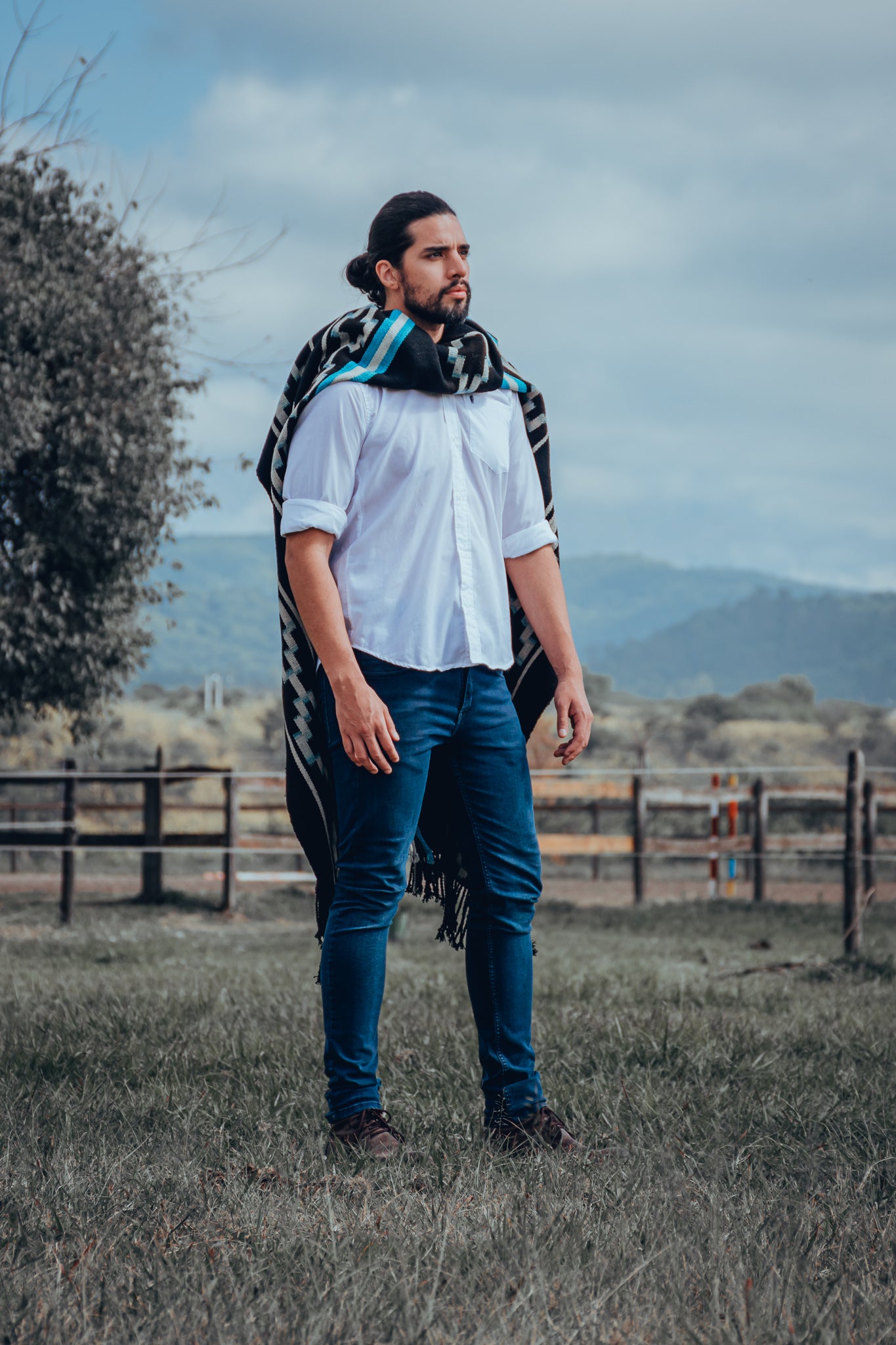 Poncho "Saenz Peña" Obra en Telar Criollo