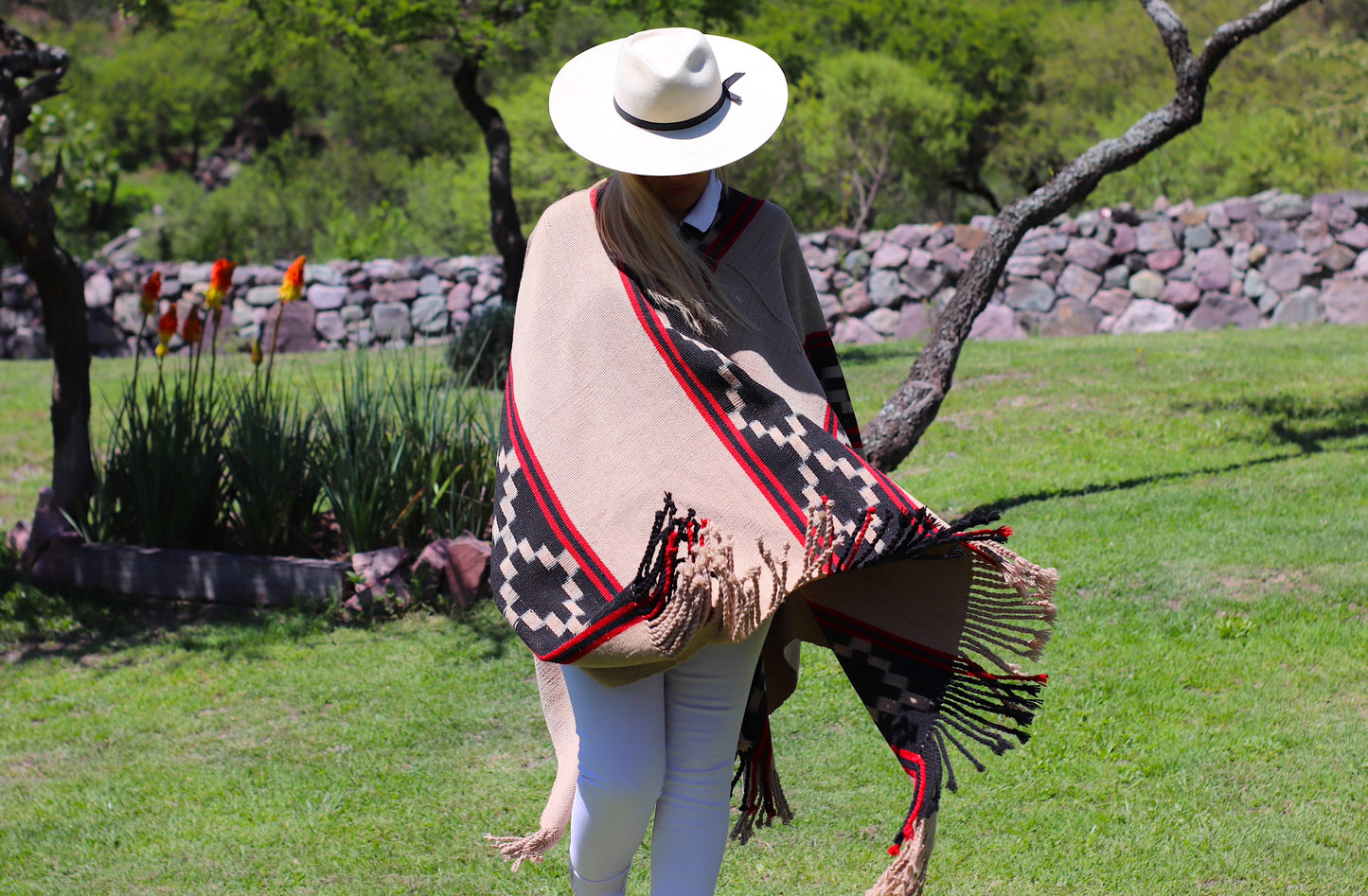 Poncho Guarda Tied "Jaguel" Creole Loom