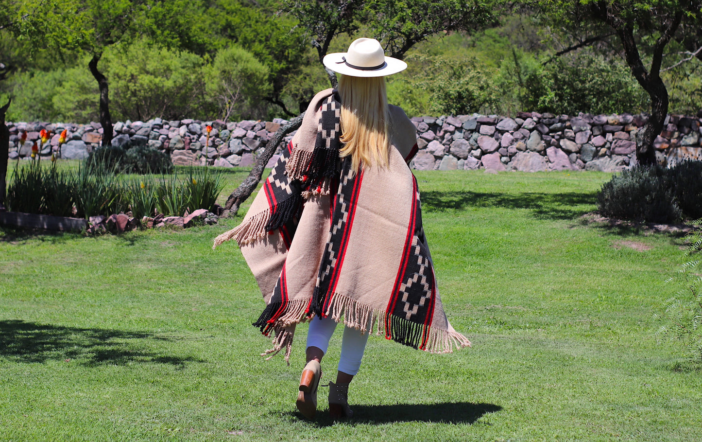 Poncho Guarda Tied "Jaguel" Creole Loom