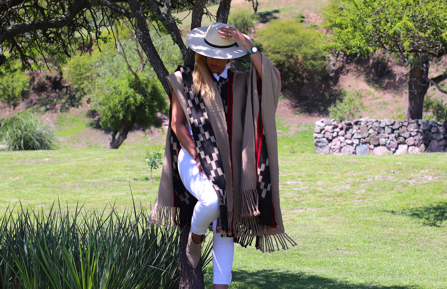 Poncho Guarda Tied "Jaguel" Creole Loom