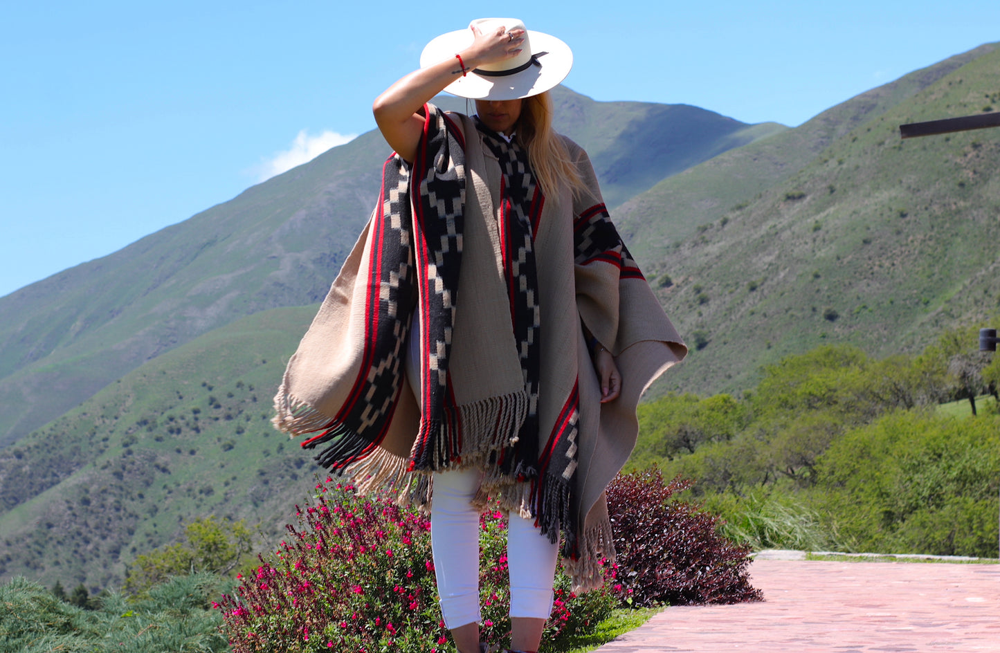 Poncho Guarda Tied "Jaguel" Creole Loom