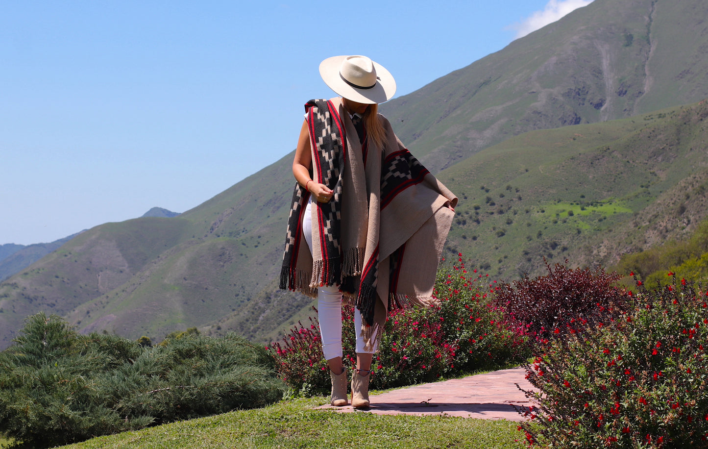 Poncho Guarda Tied "Jaguel" Creole Loom