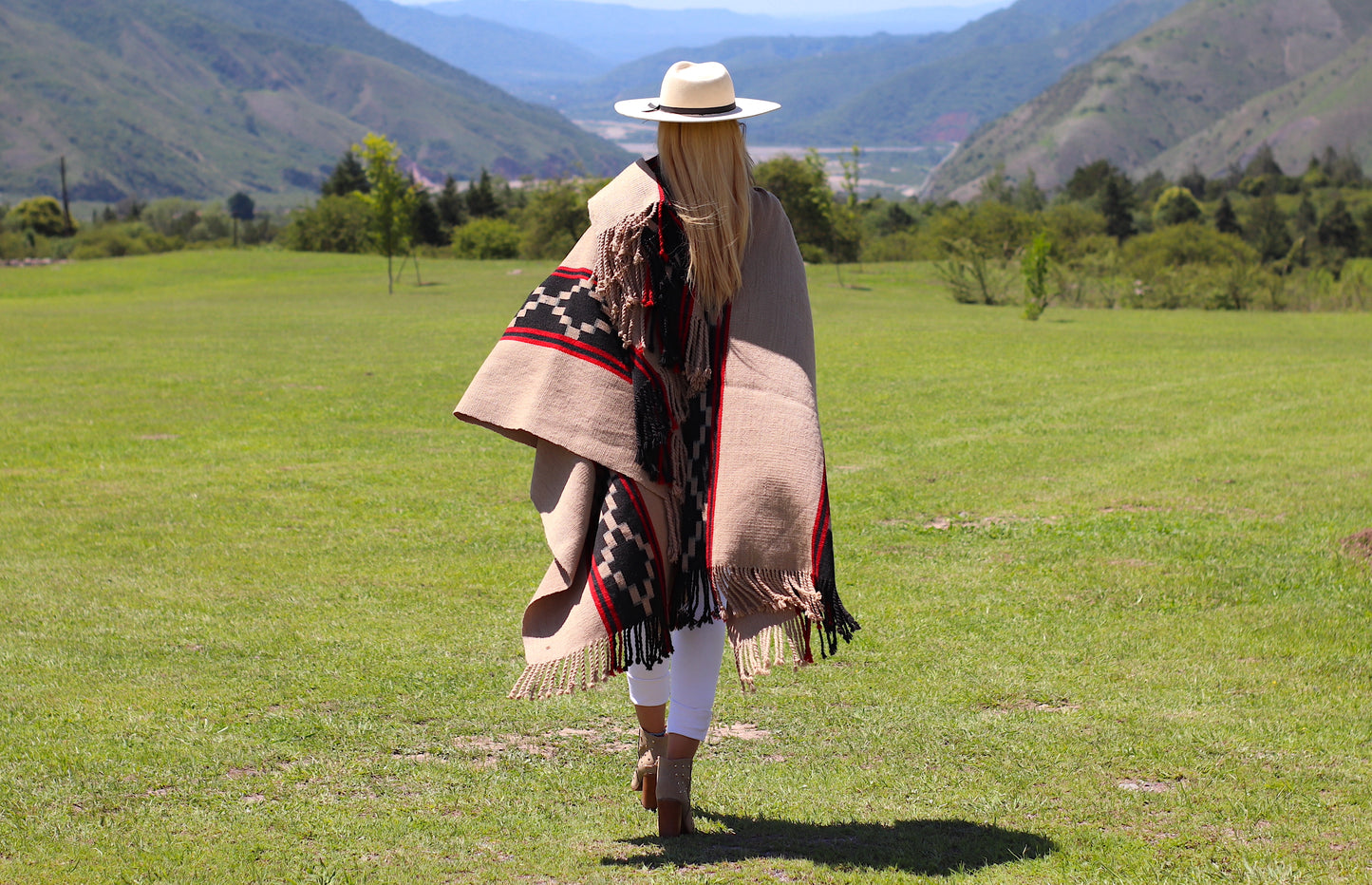 Poncho Guarda Tied "Jaguel" Creole Loom