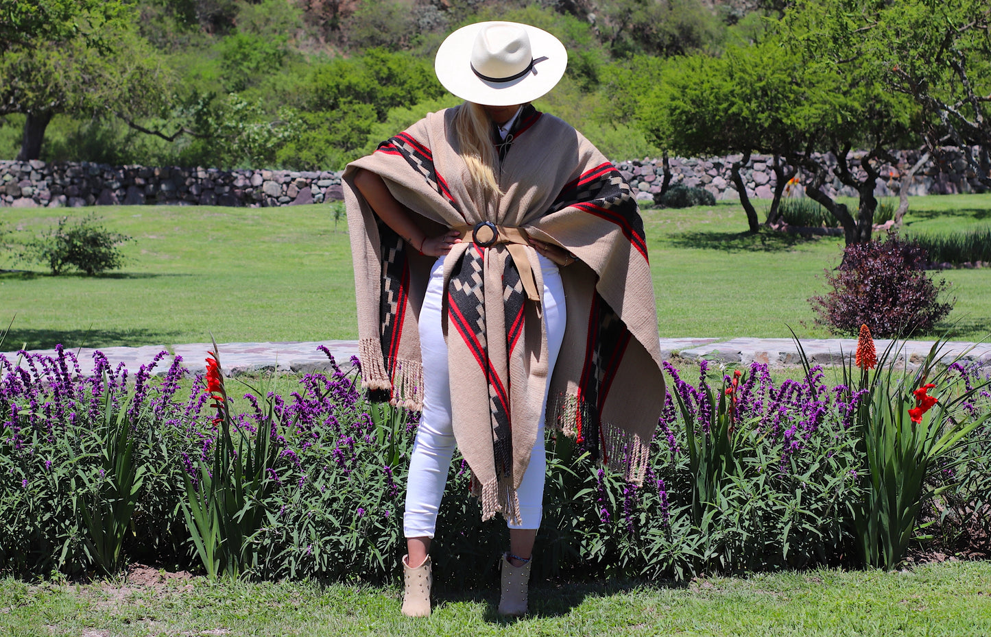 Poncho Guarda Tied "Jaguel" Creole Loom
