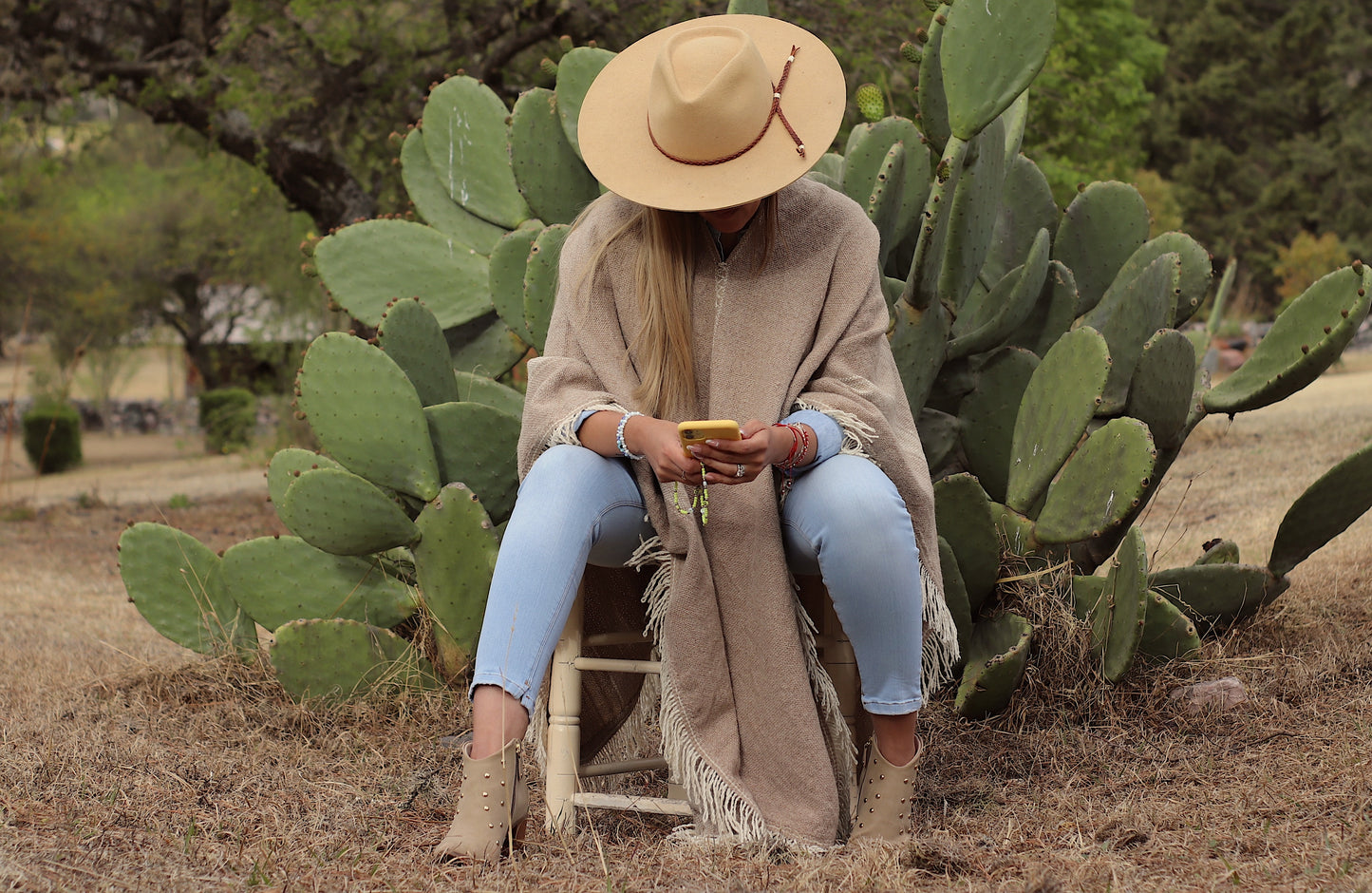SAN CARLO Poncho Sheep Threads