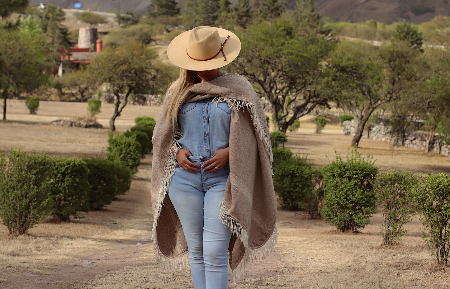 SAN CARLO Poncho Sheep Threads