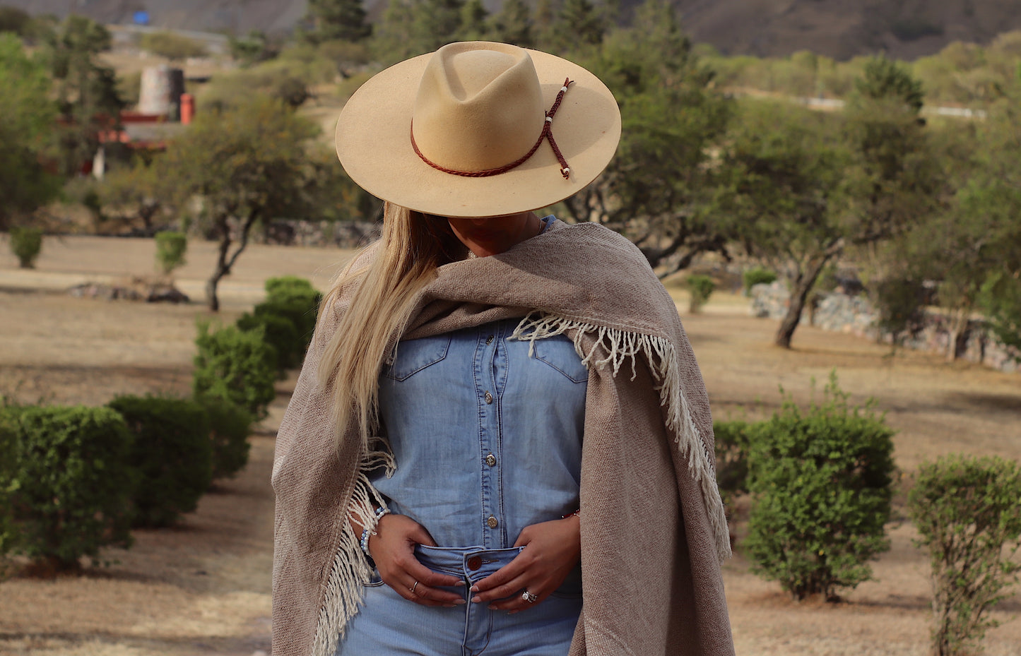 SAN CARLO Poncho Sheep Threads