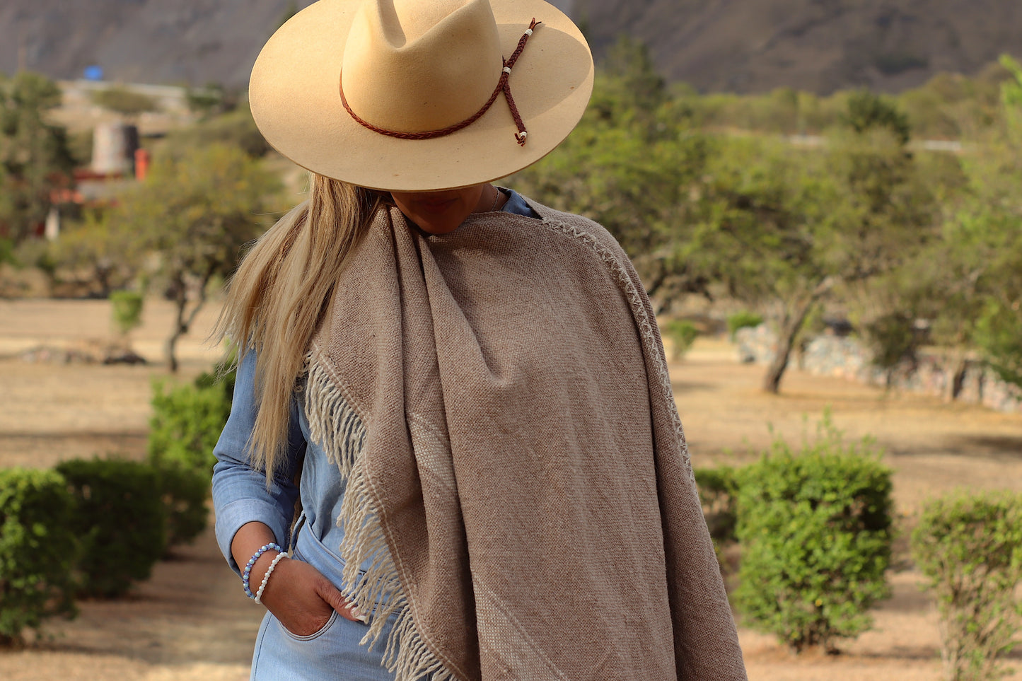 SAN CARLO Poncho Sheep Threads