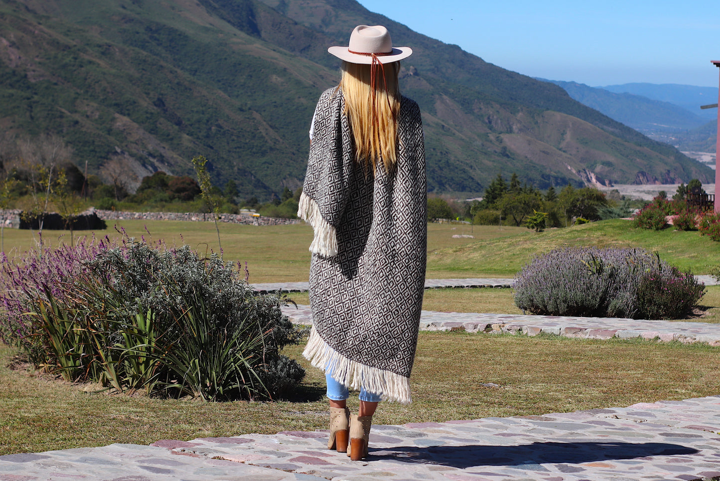 Premium Llama Blanket