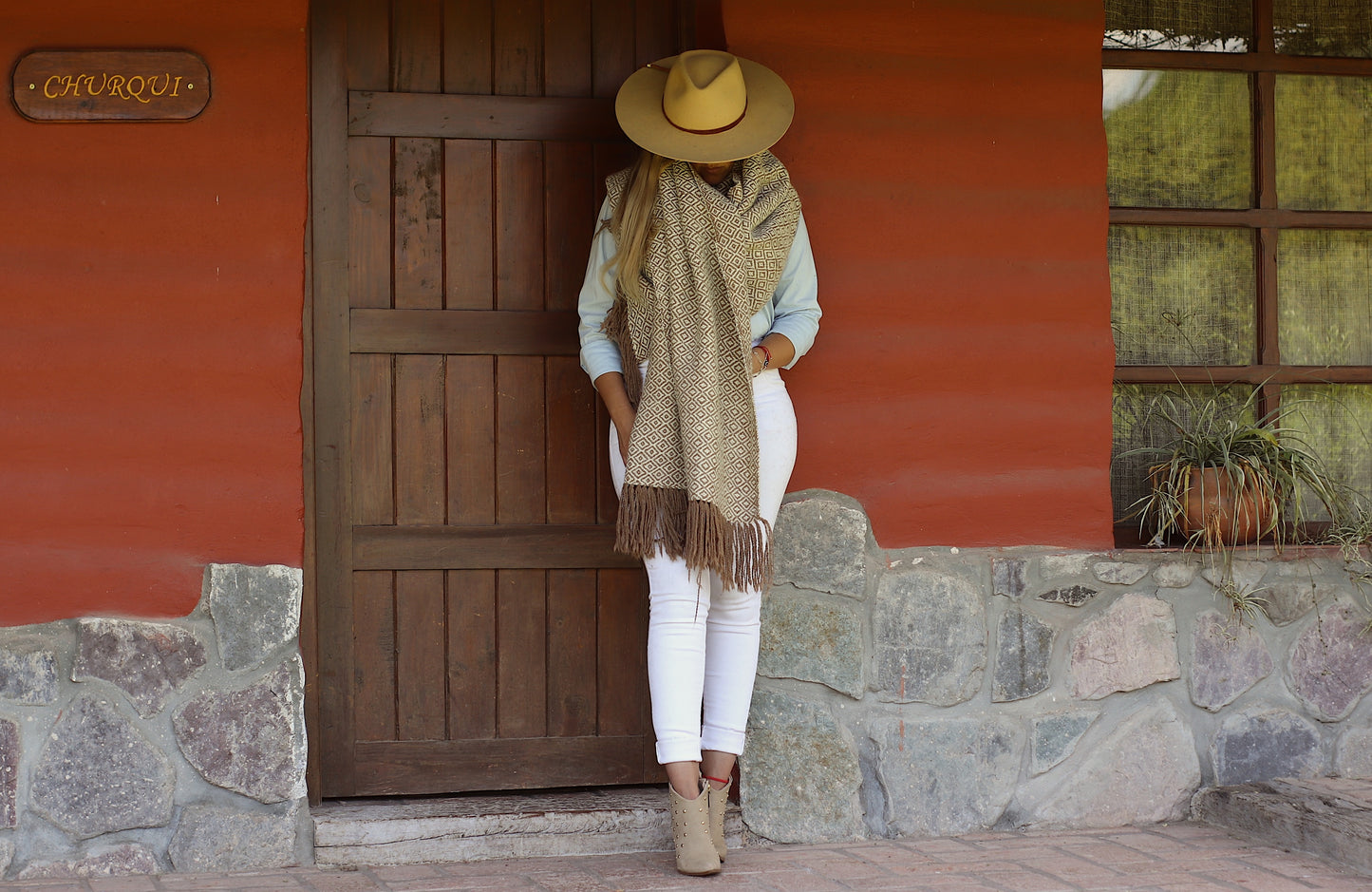 “UQUIA” Blanket Llama Premium Yarn