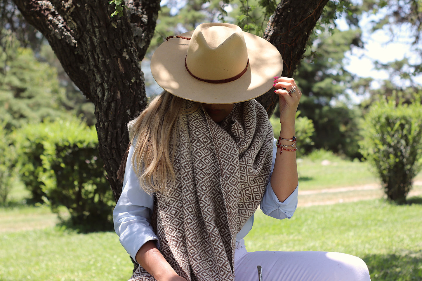 “UQUIA” Blanket Llama Premium Yarn