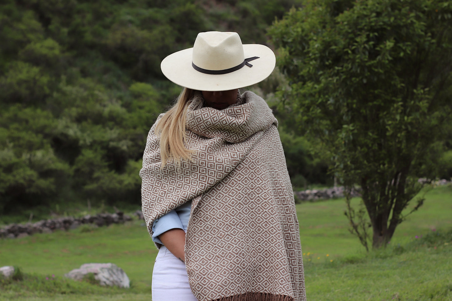 “UQUIA” Blanket Llama Premium Yarn