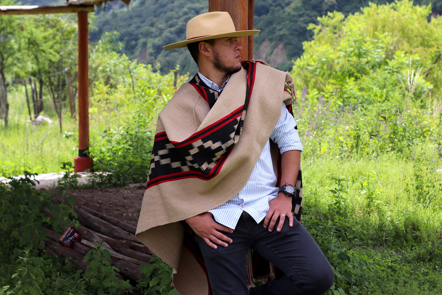 Poncho Guarda Tied "Jaguel" Creole Loom