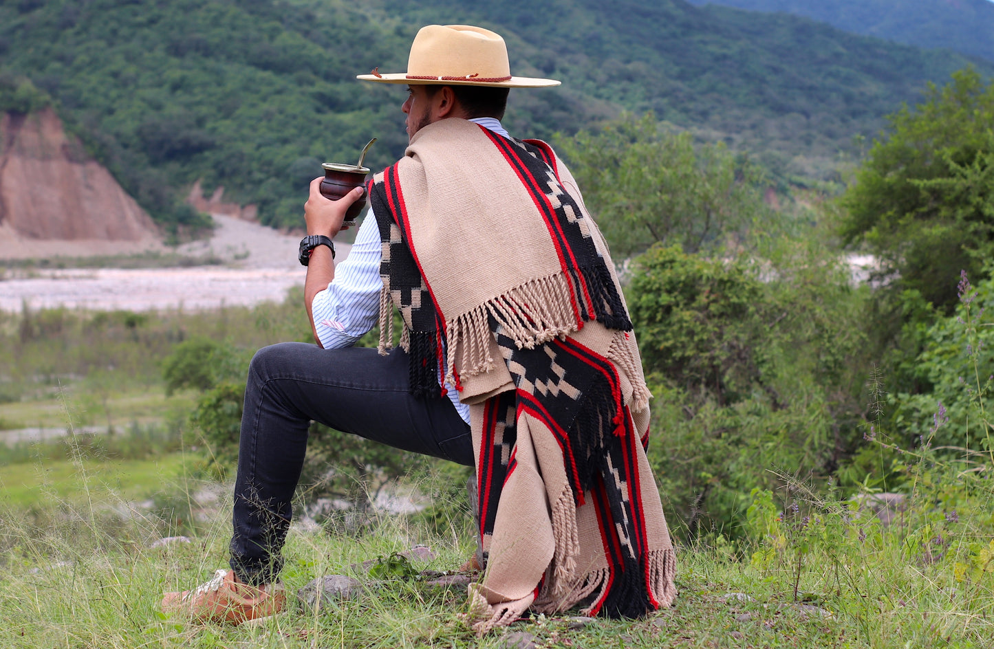 Poncho Guarda Tied "Jaguel" Creole Loom