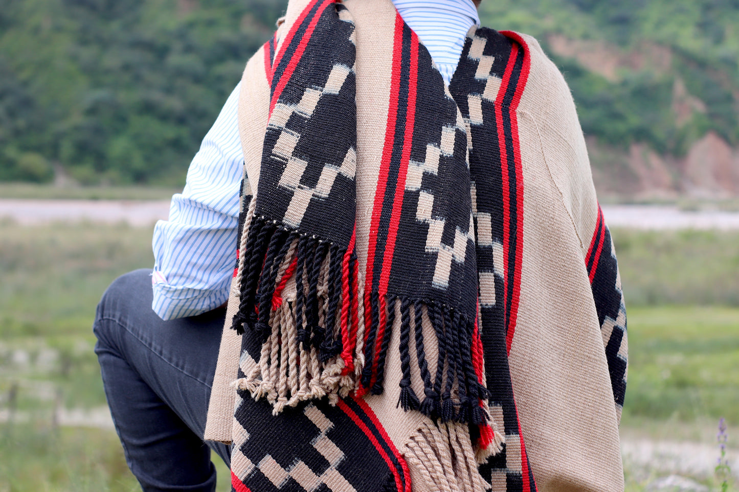 Poncho Guarda Tied "Jaguel" Creole Loom