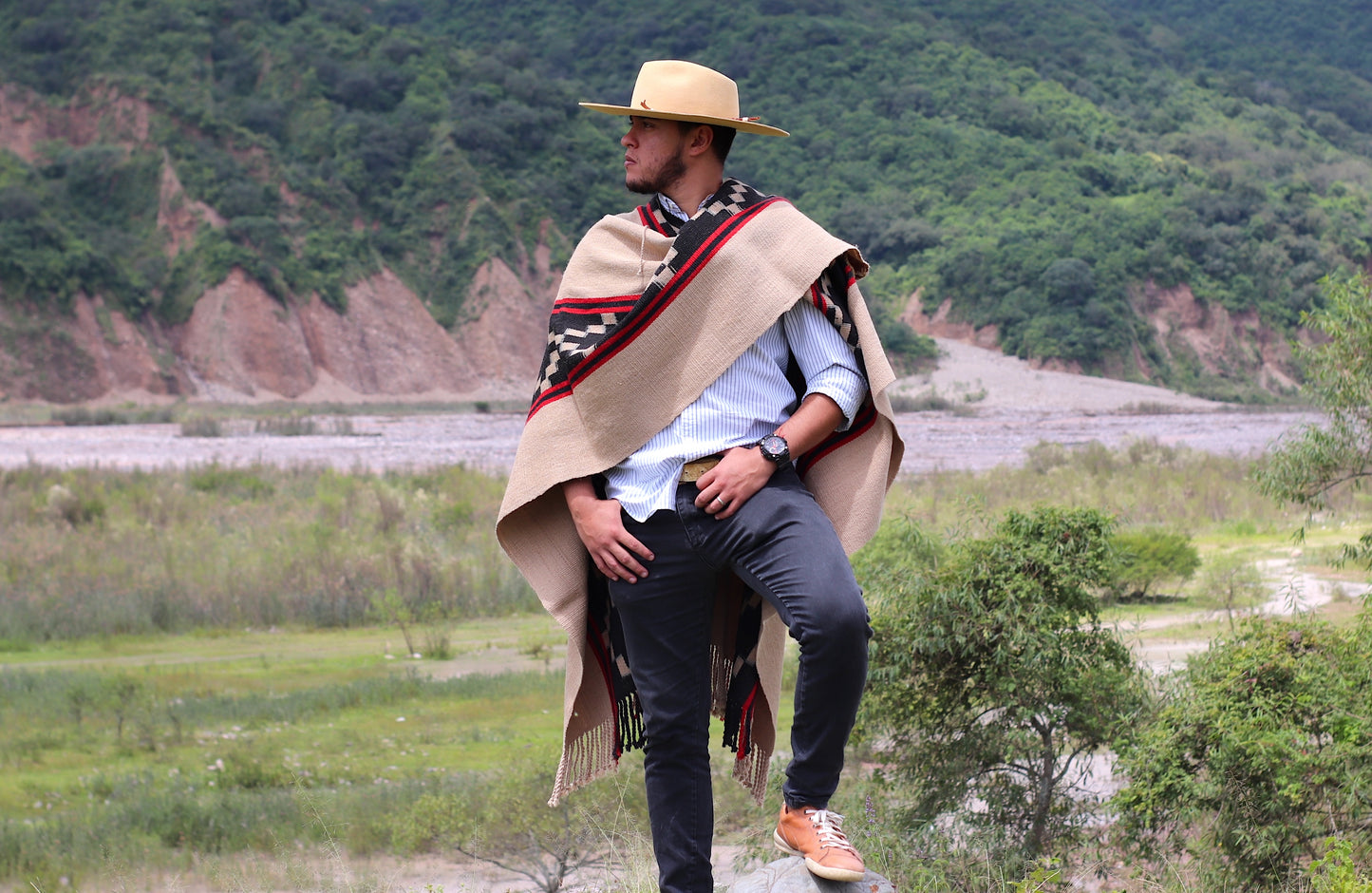 Poncho Guarda Tied "Jaguel" Creole Loom