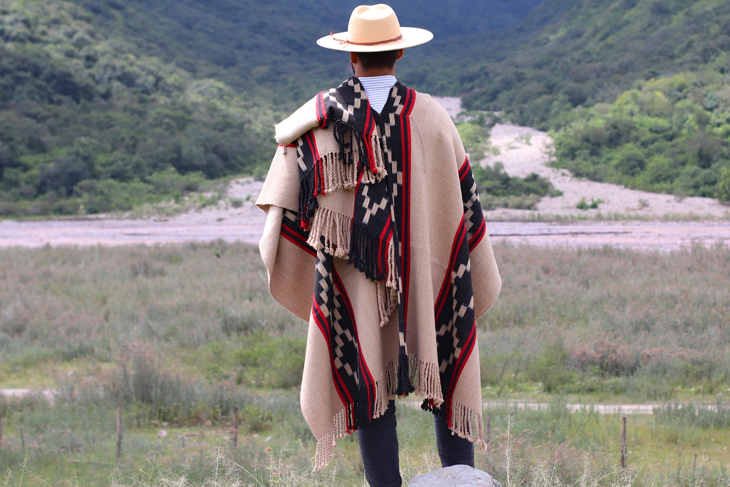 Poncho Guarda Tied "Jaguel" Creole Loom