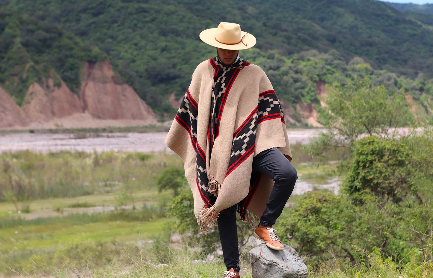 Poncho Guarda Tied "Jaguel" Creole Loom