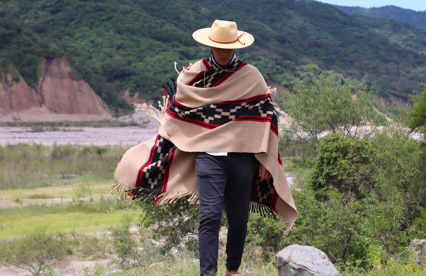 Poncho Guarda Tied "Jaguel" Creole Loom