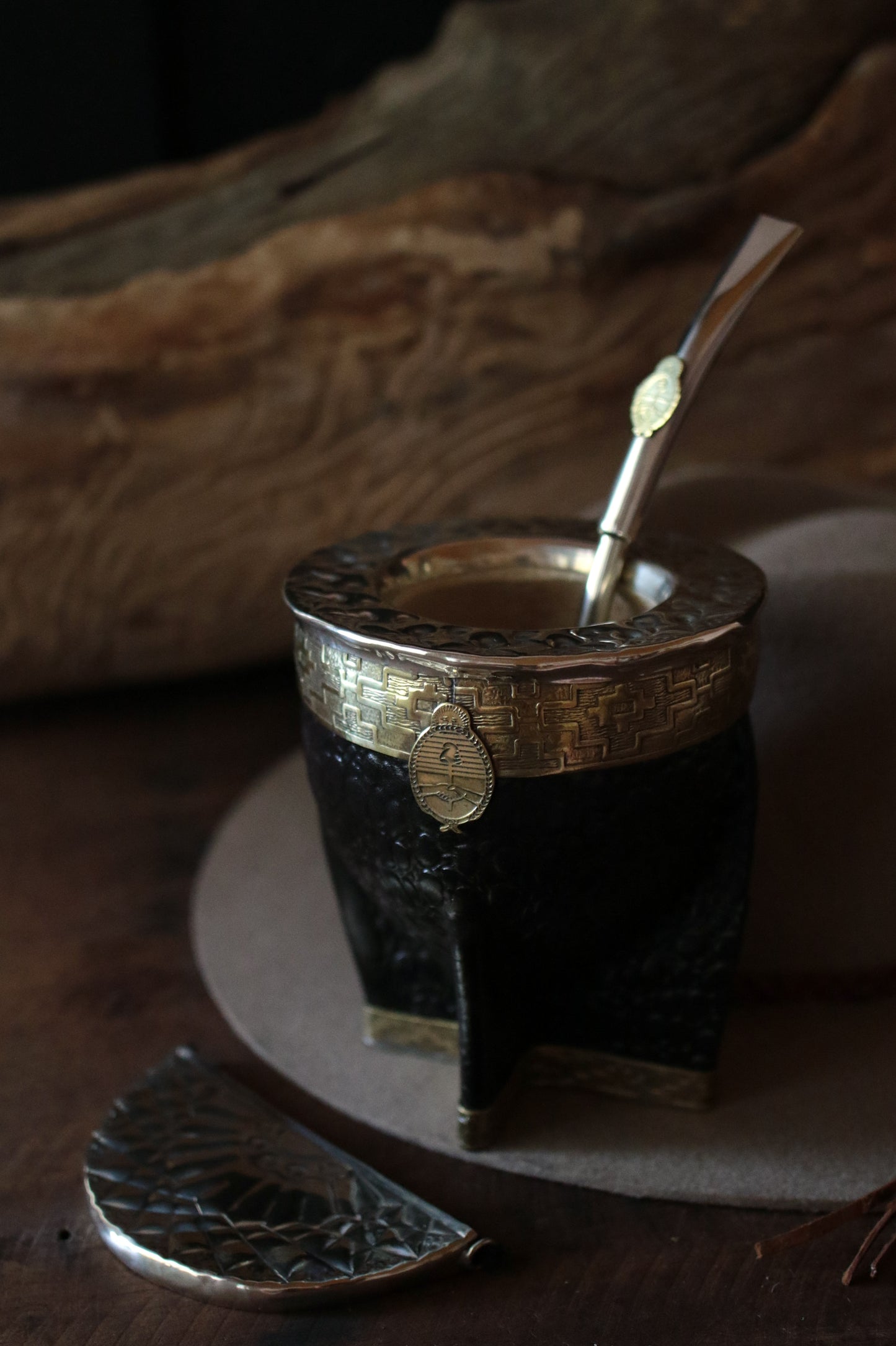 Imperial Cuero y Bronce con Escudo, Matepa y Bombilla