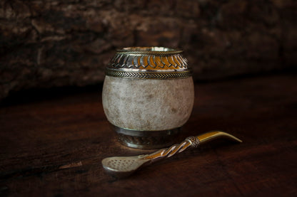 Torpedo criollo de cuero, bronce y alpaca con Bombilla