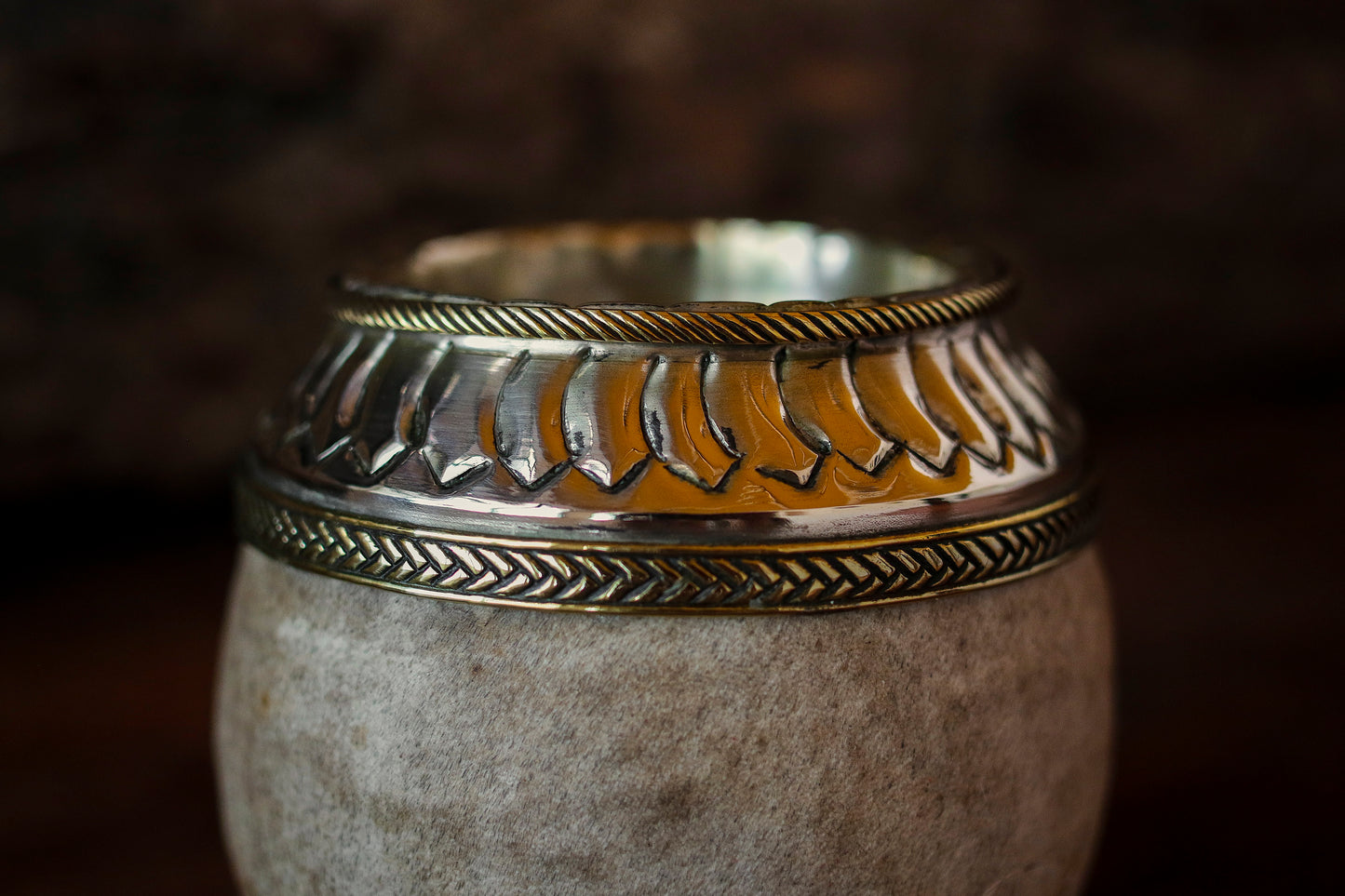 Torpedo criollo de cuero, bronce y alpaca con Bombilla