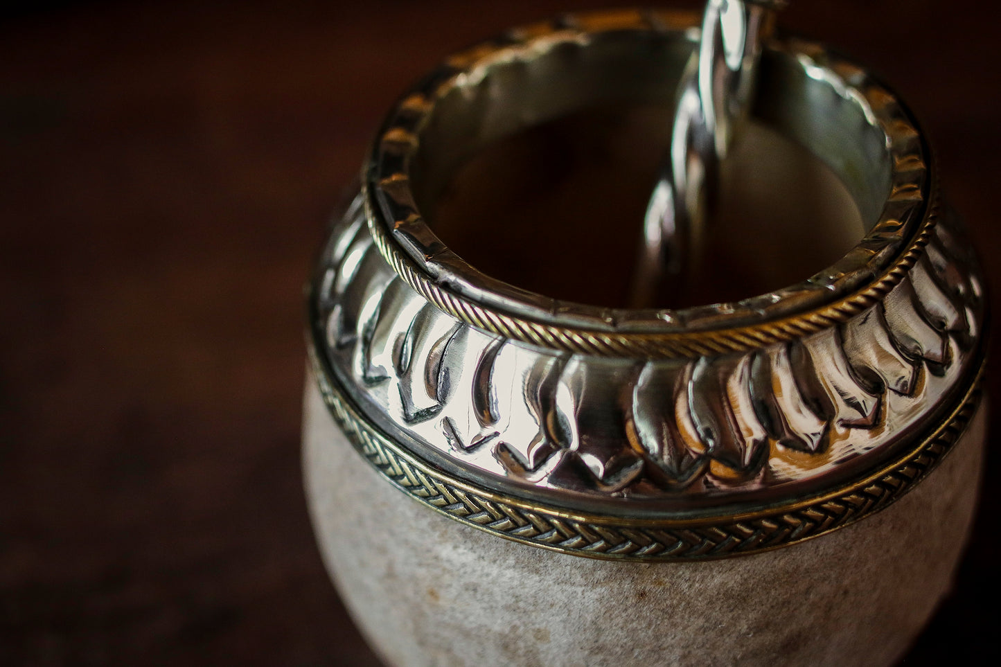 Torpedo criollo de cuero, bronce y alpaca con Bombilla