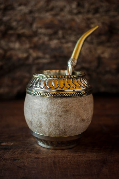 Torpedo criollo de cuero, bronce y alpaca con Bombilla