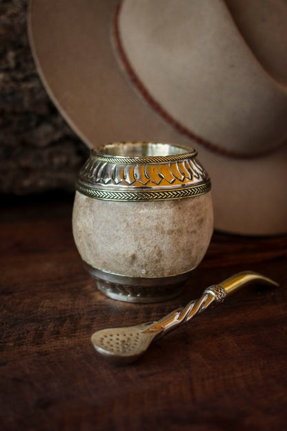 Torpedo criollo de cuero, bronce y alpaca con Bombilla