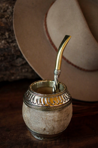 Torpedo criollo de cuero, bronce y alpaca con Bombilla